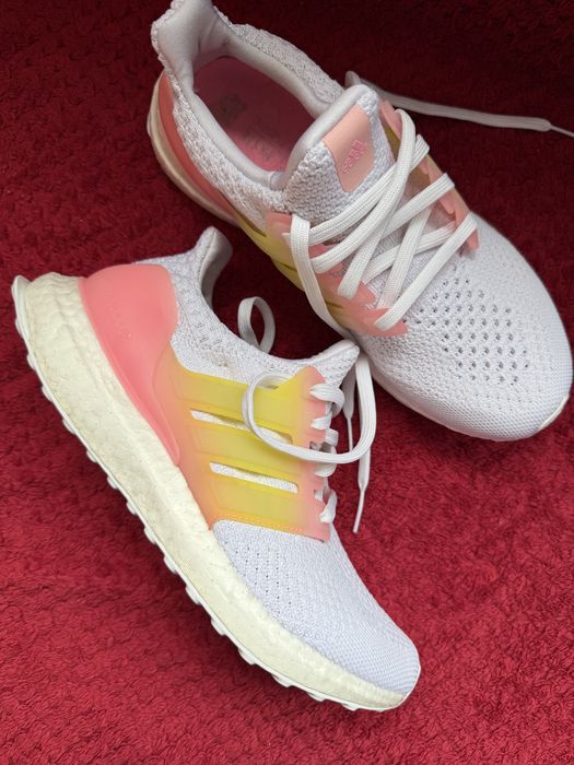 Оригінальні жіночі кросівки Adidas ULTRABOOST GX9762