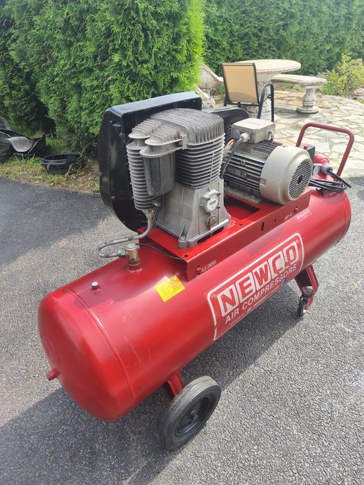 Kompresor tłokowy 300 L