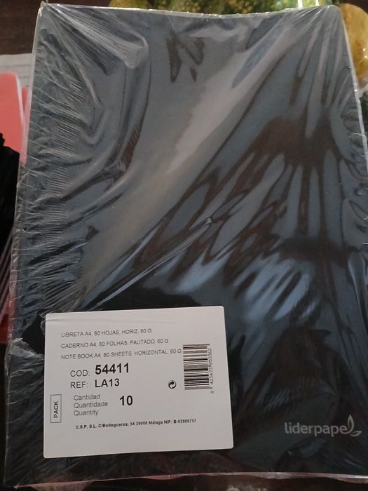 Cadernos A4 capa preta