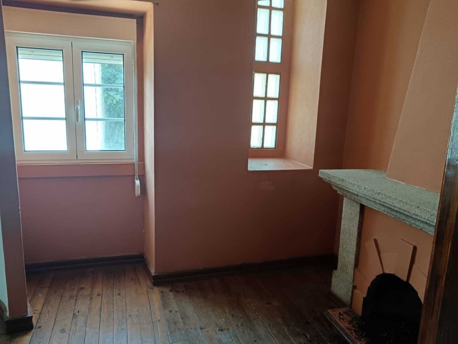 Vende-se Moradia