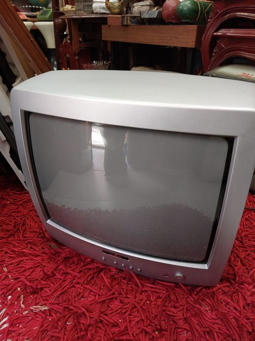 Small TV working perfectly64738204499331123