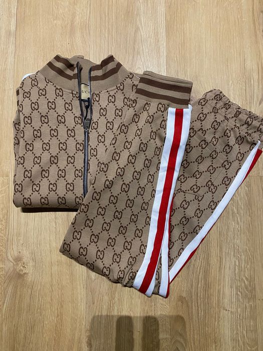 Świetny dres monogramy unisex