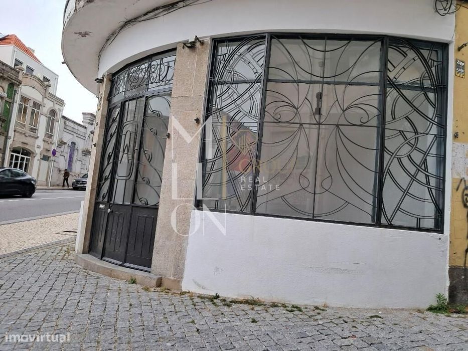 Espaço comercial para Arrendamento – Rua de Camões, Porto