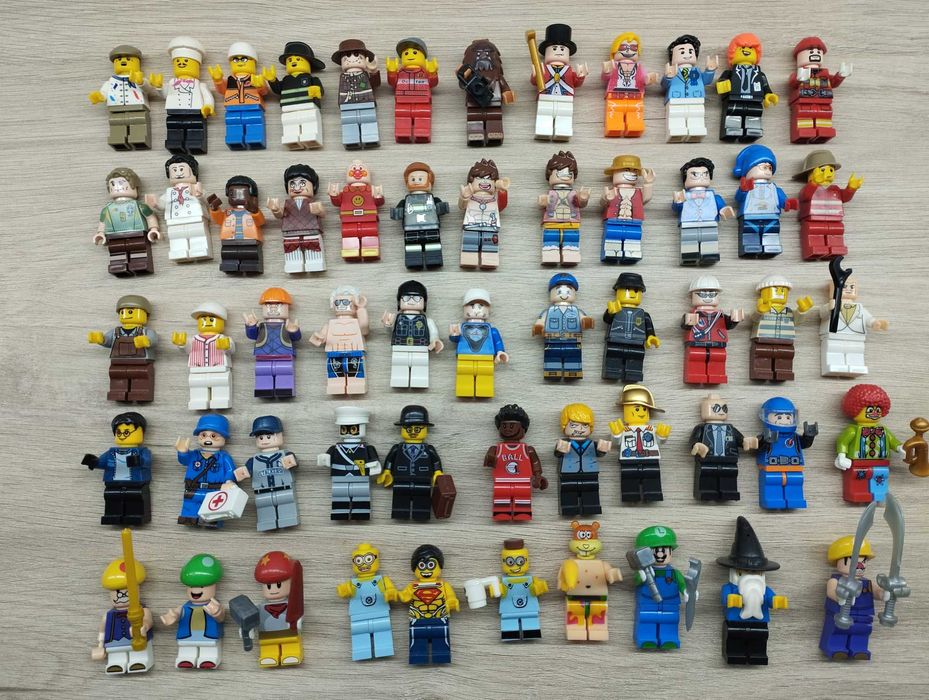 Varias figuras lego