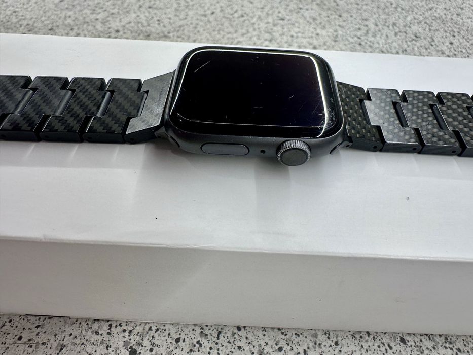 Продам Apple Watch Series 4 44mm Space Gray