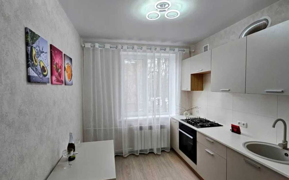 Продам 2 комн. квартиру с Ремонтом. Центр города. Є- Відновлення