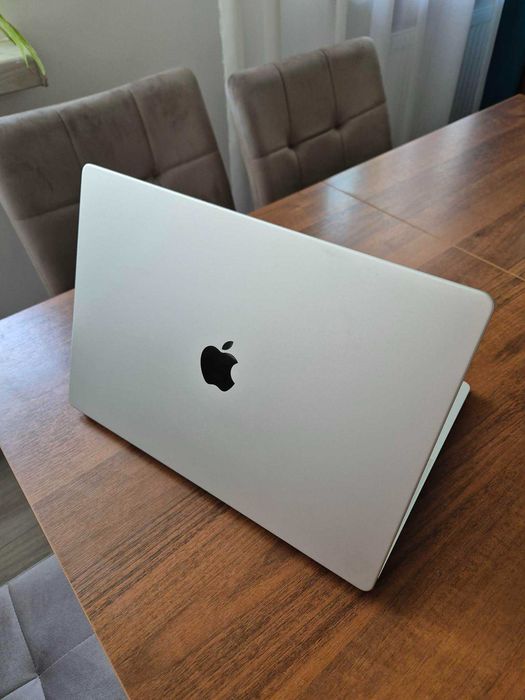 MacBook Pro 16" (2023) – Apple M3 Pro, 18 GB RAM, 512 GB SSD – stan idealny
