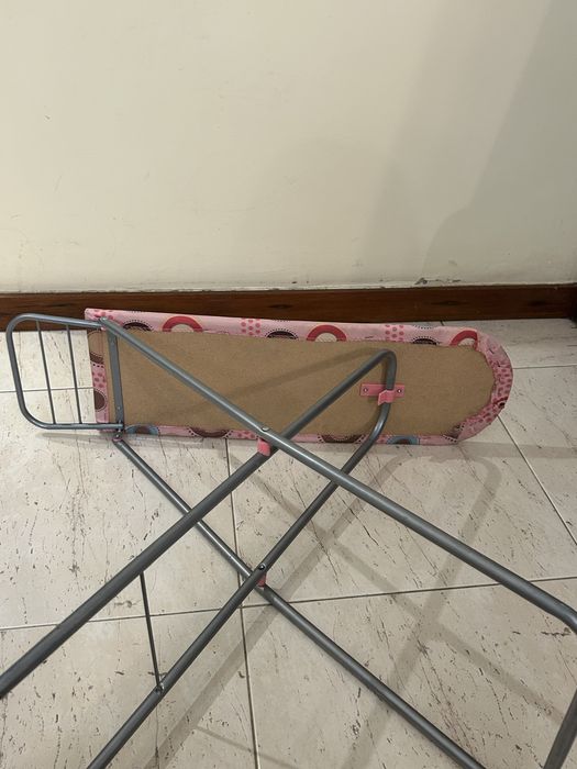 Tabua de passar a ferro de brincar + ferro de brincar