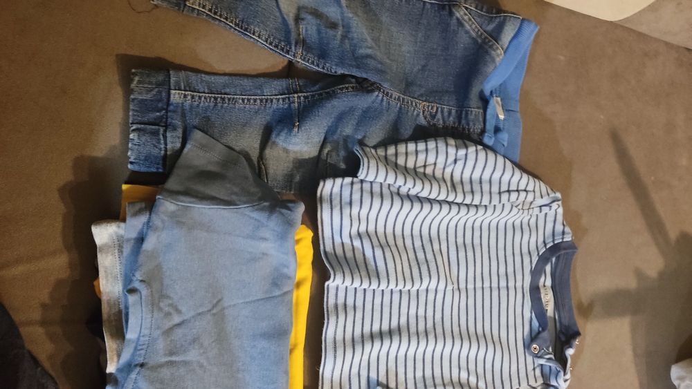 Zestaw rzeczy roz 80: jeansy, body, bluzeczki...