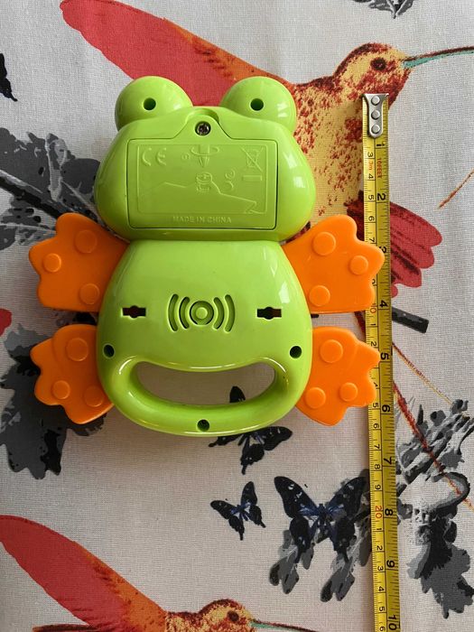 grająca żaba, grzechotka