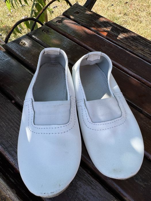 Чешки білі шкіряні