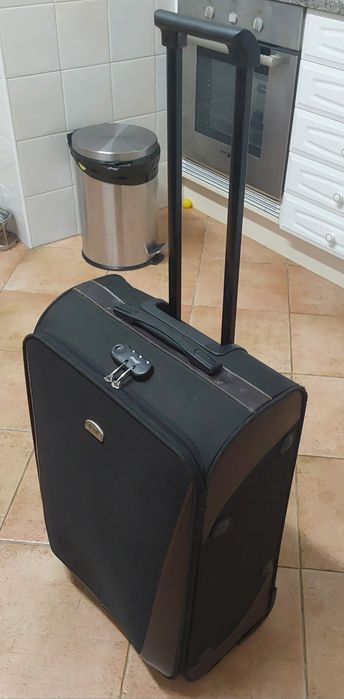 MALA VIAGEM DE PORÃO COM CADEADO CÓDIGO.Casa,Viagens,Mudanças,Passeio.