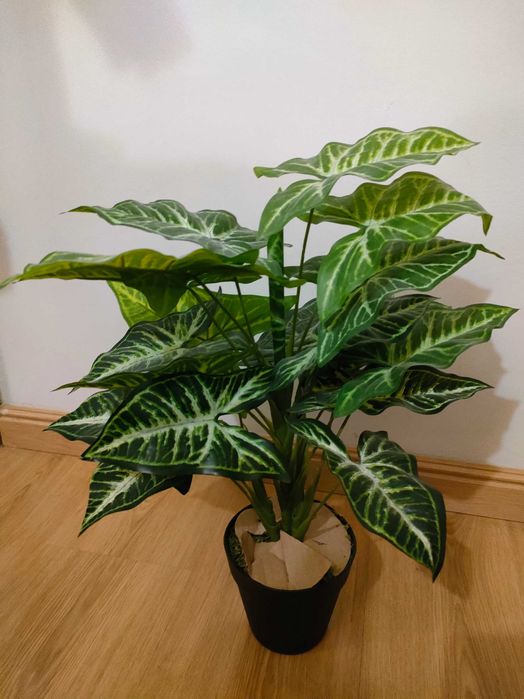 Planta falsa com vaso