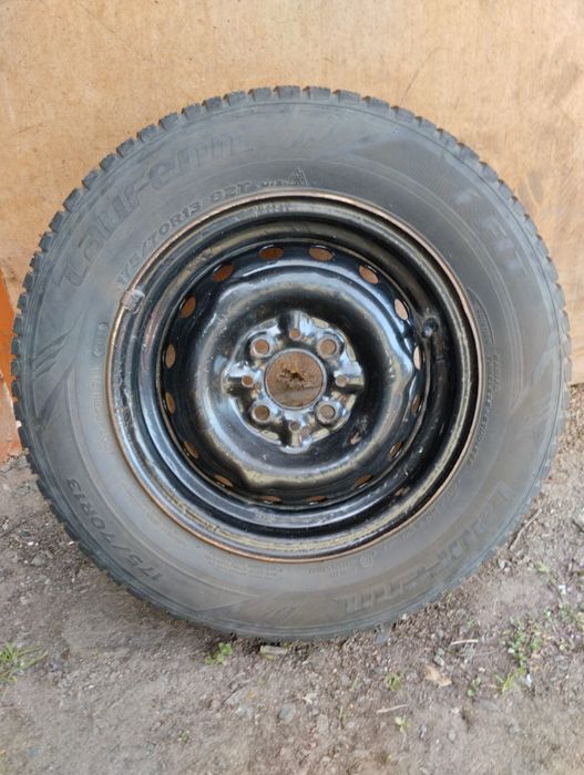 Продам комплект зимової гуми Laufenn i FIT на залізних дисках