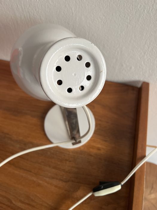 Biala stara metalowa lampka stolowa biurkowa Vintage Loft PRL