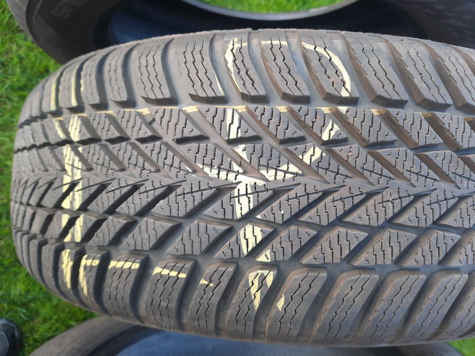 4 Opony zimowe Nokian Snowproof 2