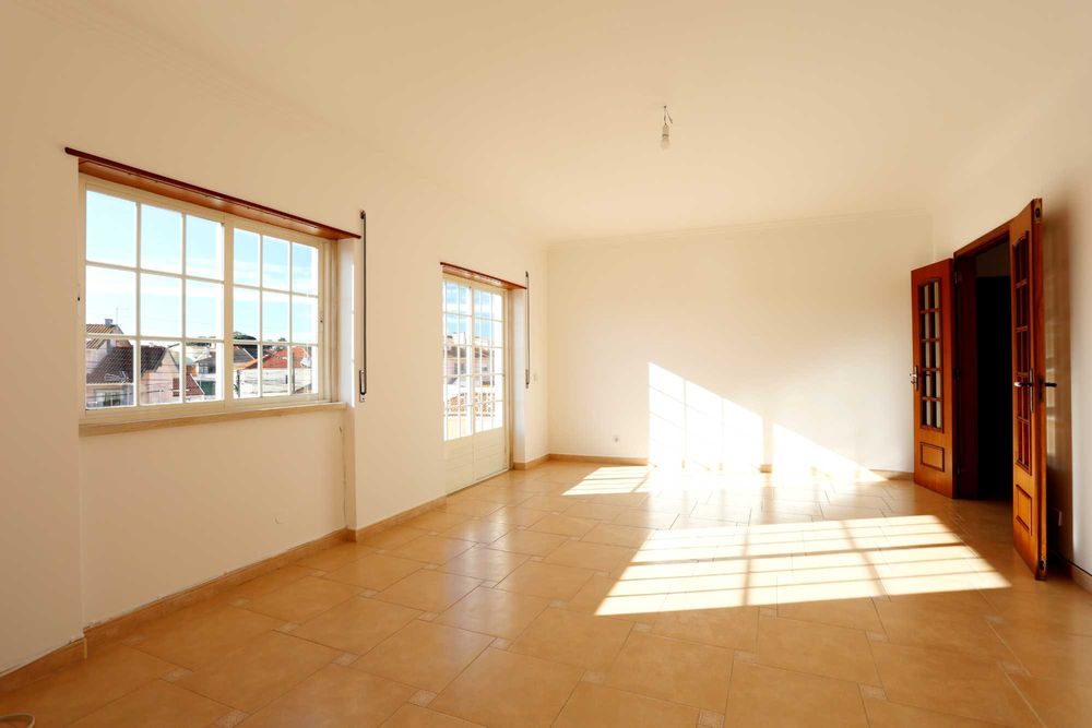 Duplex T3+1 com 201m2 construídos, 178m2 úteis e garagem Box