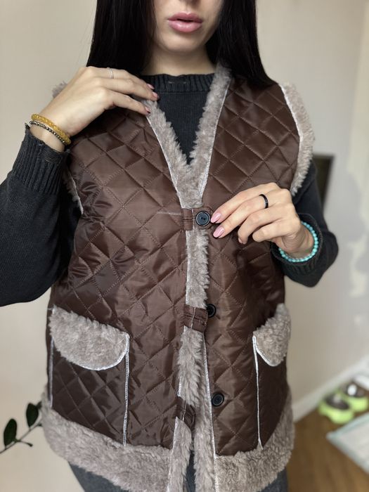 Жилетка на овчині  кишені