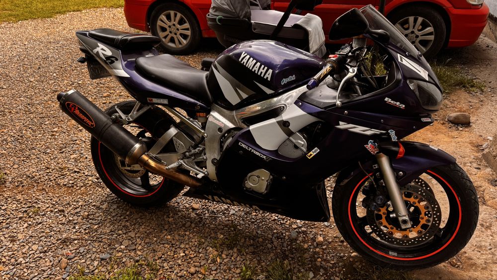 Yamaha r6 2002.