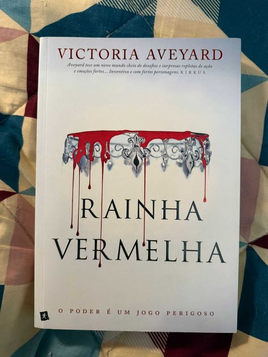 Livro "A Rainha Vermelha" de Victoria Aveyard