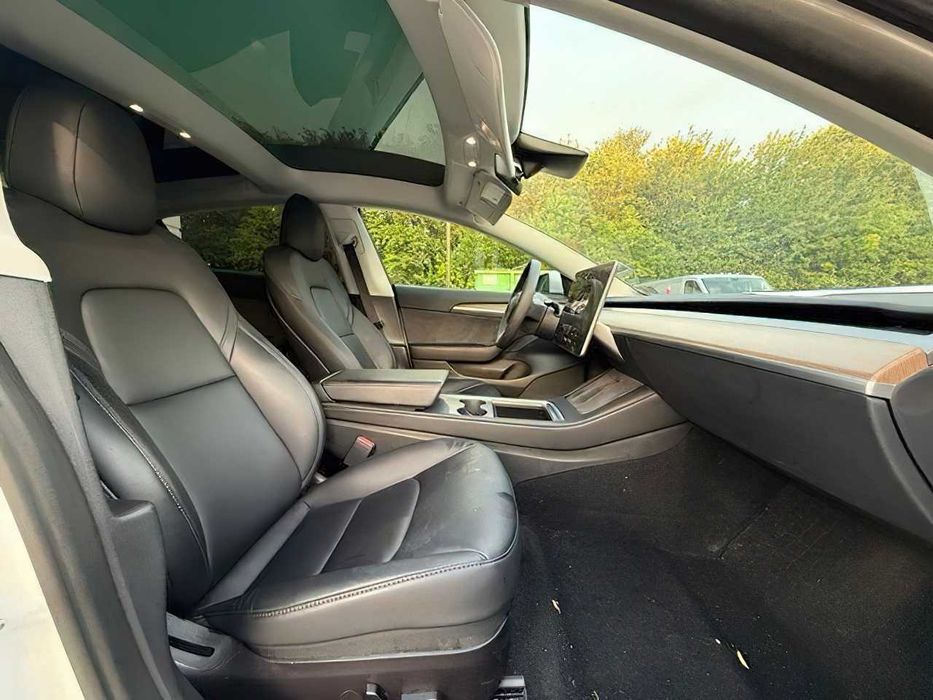 Tesla Model 3 Long Range      2022