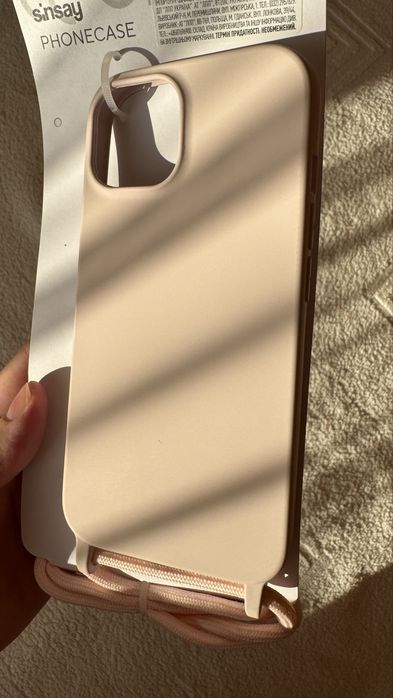 Чохол зі шнурком на iphone 15