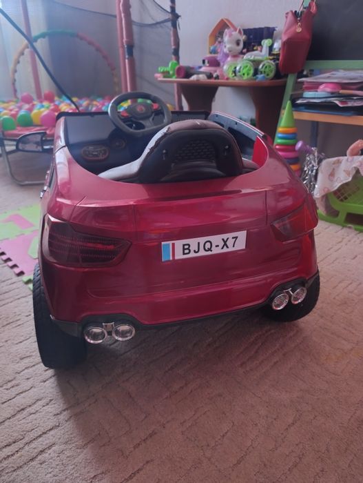 Дитячий електромобіль