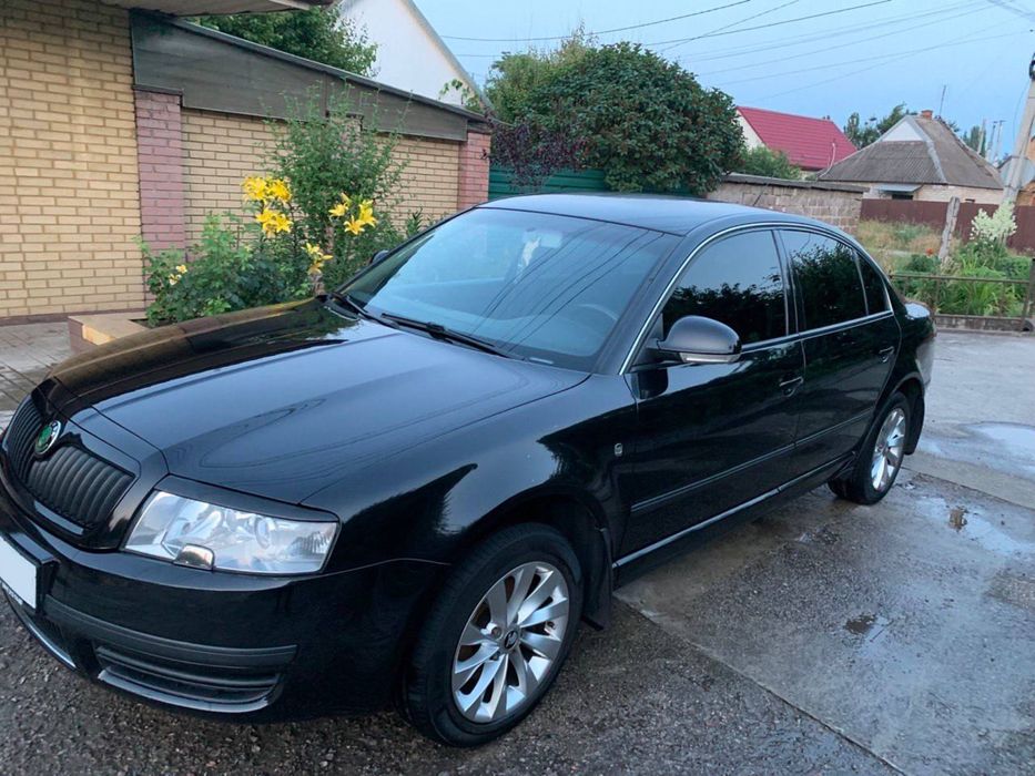 автомобіль Skoda Суперб