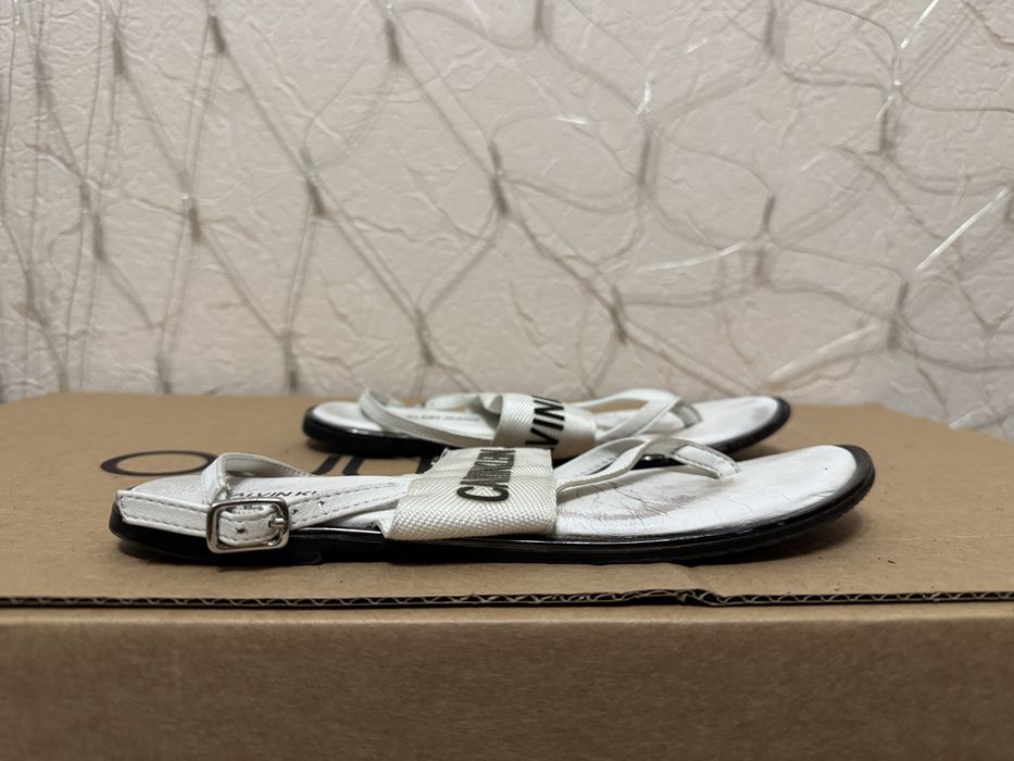 Продам жіночі вʼєтнамки  Calvin Klein