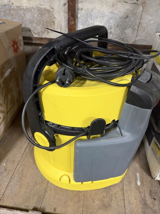 Продам миючий пилосос, екстрактор Karcher SE 4001 / SE 4002