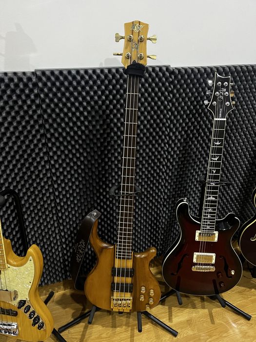 Baixo custom bass hk hardware dourado