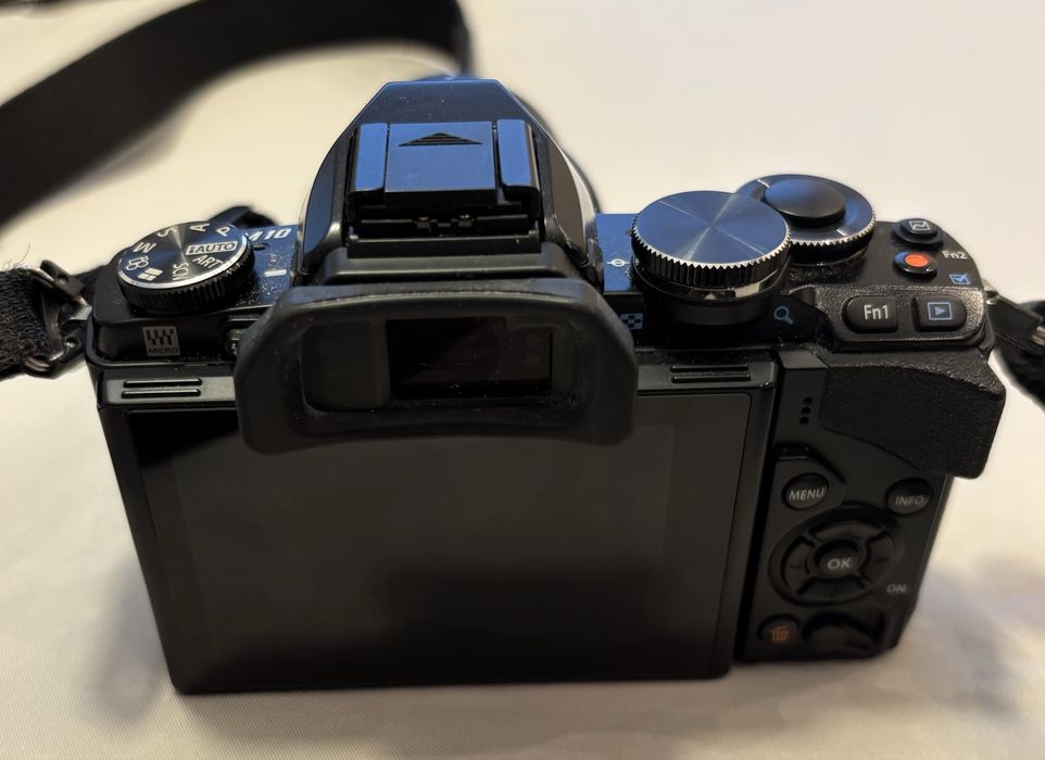 Olympus OM-D E-M10
