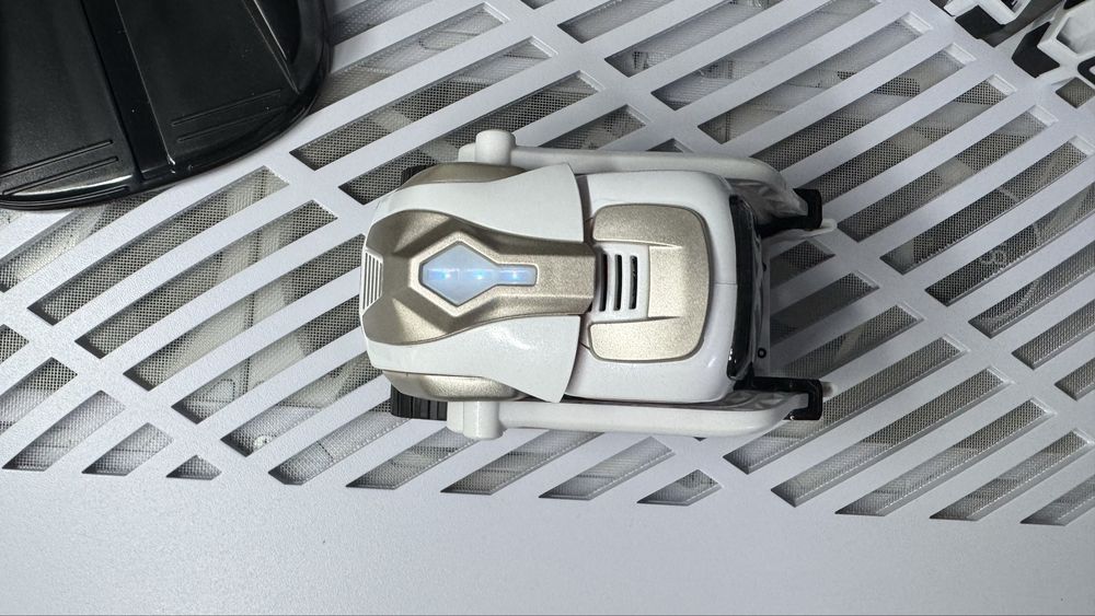Робот Cozmo Anki - інтерактивний ШІ-компаньйон з кубиками