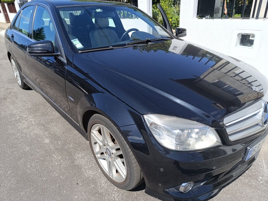 Mercedes-Benz C220 CDI W204 (2009) – Pack AMG Original – Estofos em Pele Branca