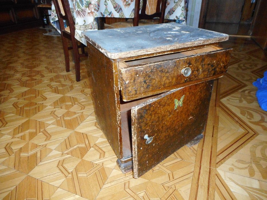 Sprzedam 2 szafki nocne do renowacji