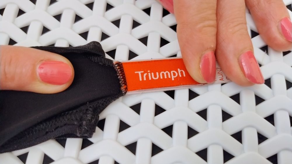 Majtki brazyliany stringi Triumph rozm 38