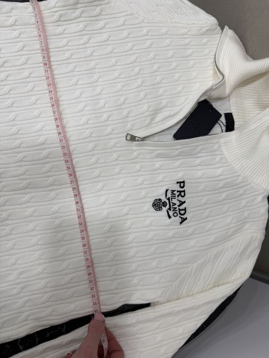 Кофта від бренду PRADA