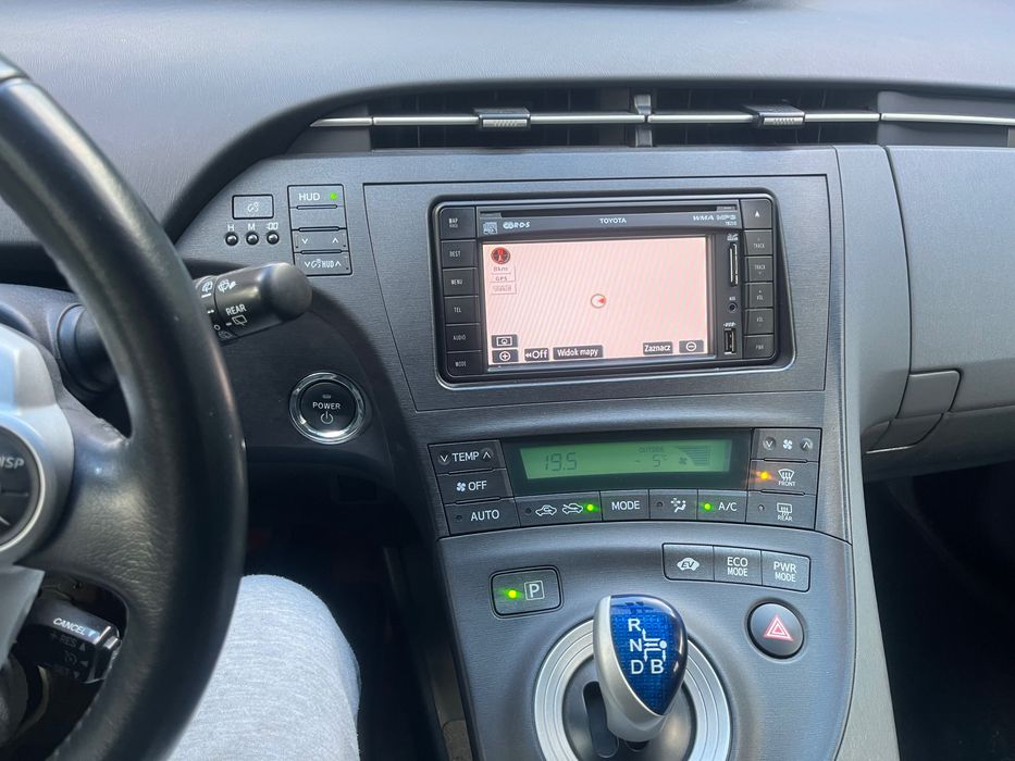 Sprzedam samochód osobowy marki toyota prius  30