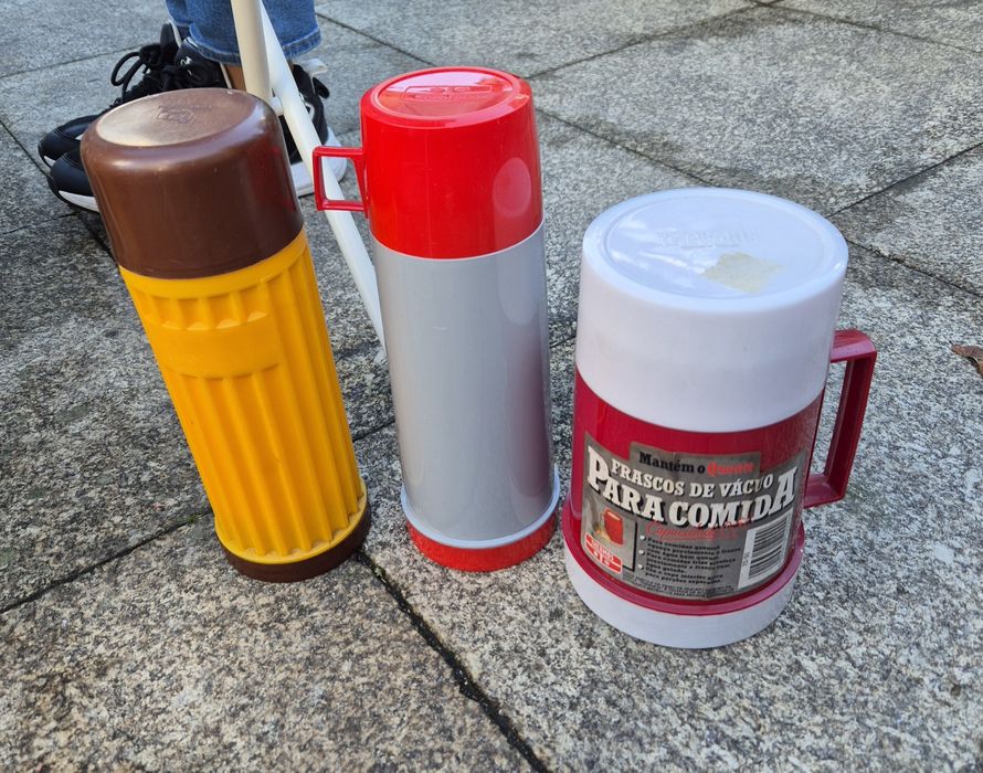 Thermos novas com copo