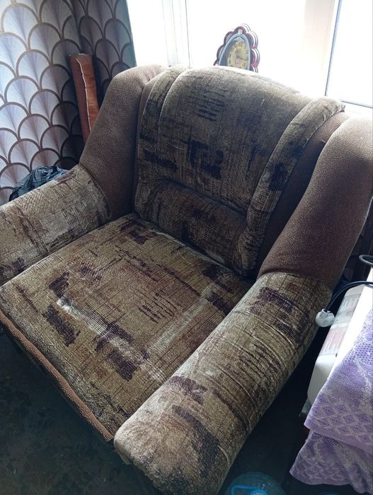 Велике, шикарне  не розкладне крісло