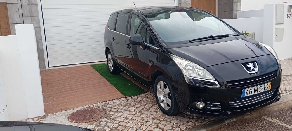 Peugeot 5008 1.6 HDi Allure, 7 lugares, 5 portas, 112 CV, de 2012 com 296422 km.