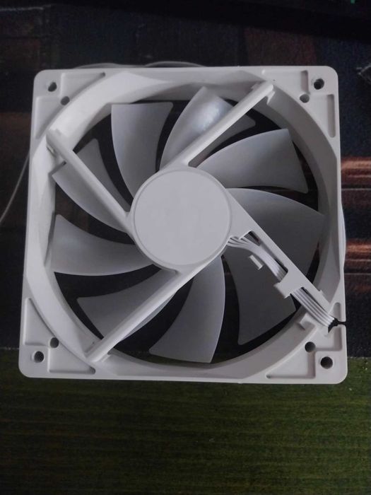 4 Wentylatory do PC 120mm białe z rgb