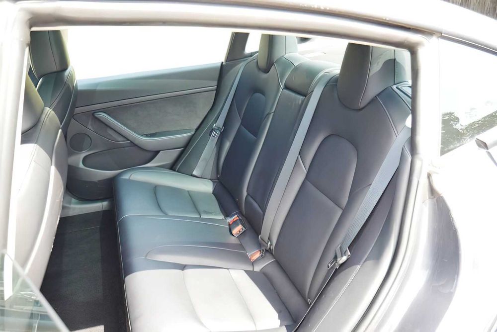 Tesla Model 3      2023