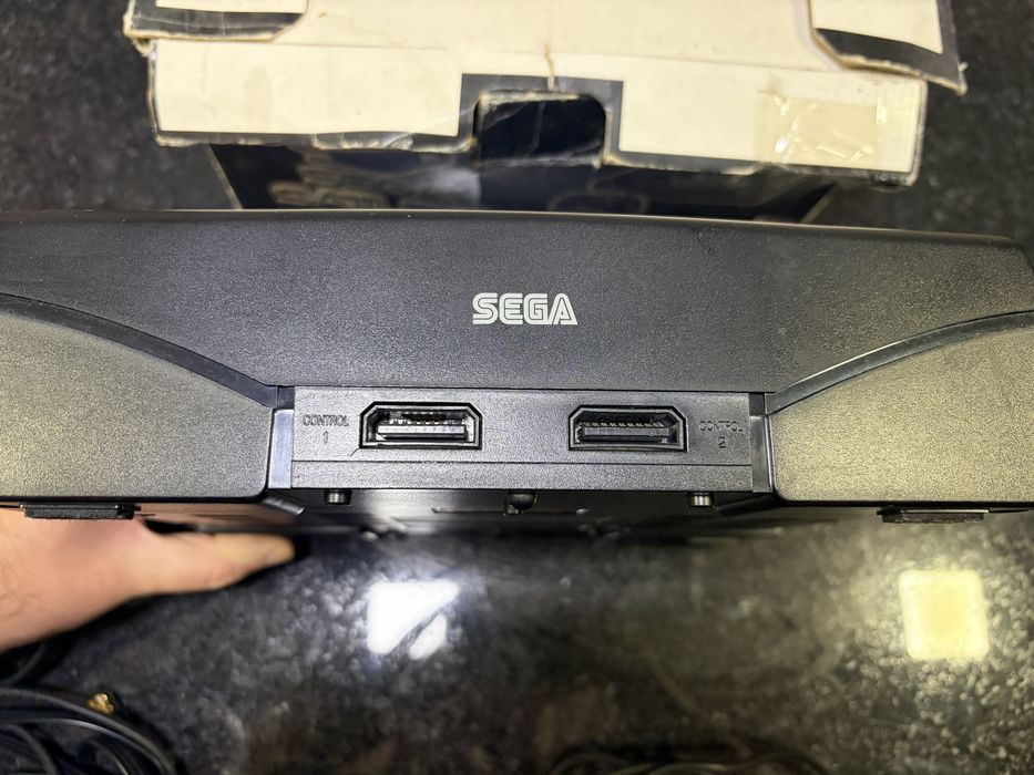 Sega Saturn + 3 comandos + Caixa