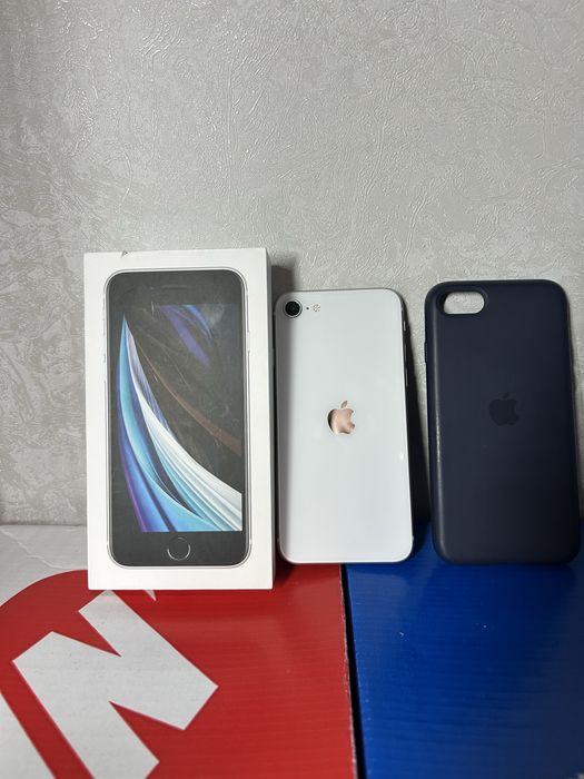 Айфон Се 2020 року