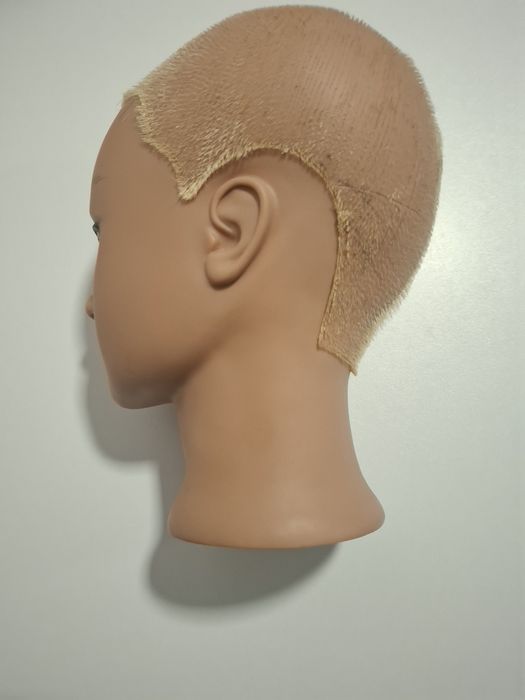 Cabeça de manequim com cabelo
