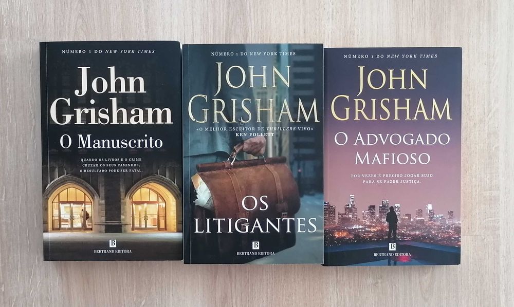 Livros de John Grisham, como novos e sem danos.