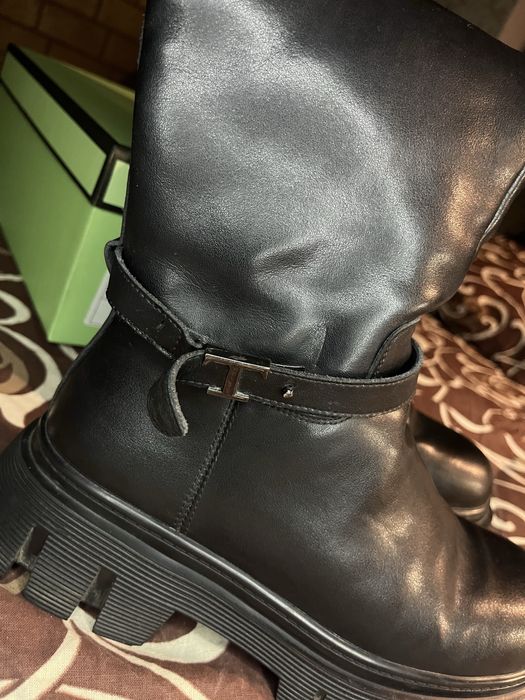 Шкіряні жіночі чоботи.