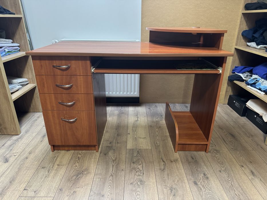 Компютерний стіл