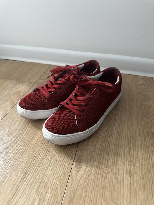 Buty sneakersy bordowe Lacoste